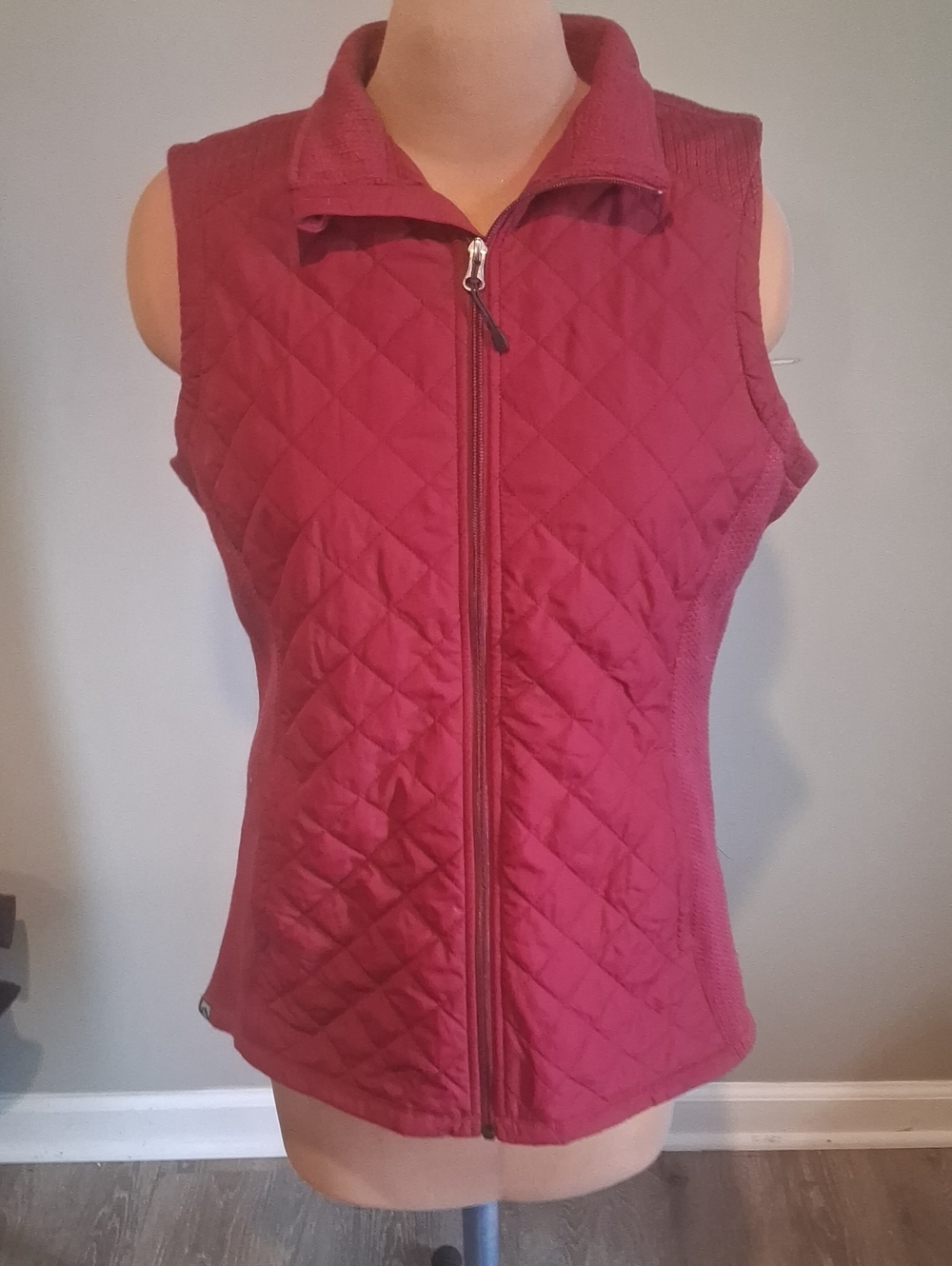 Quilted Sleeveless Zip-Front Vest - Red